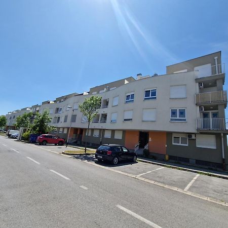 Apartment Rose Sesvete Exterior photo